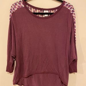 Mossimo women’s xl three quarter sleeve maroon and patterned back top